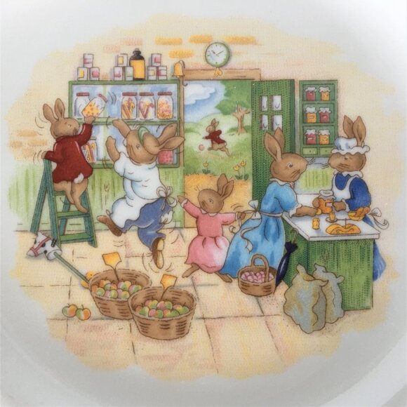 Royal Doulton Bunnykins Plate in Kitchen Scene Pattern - Picture 2 of 8